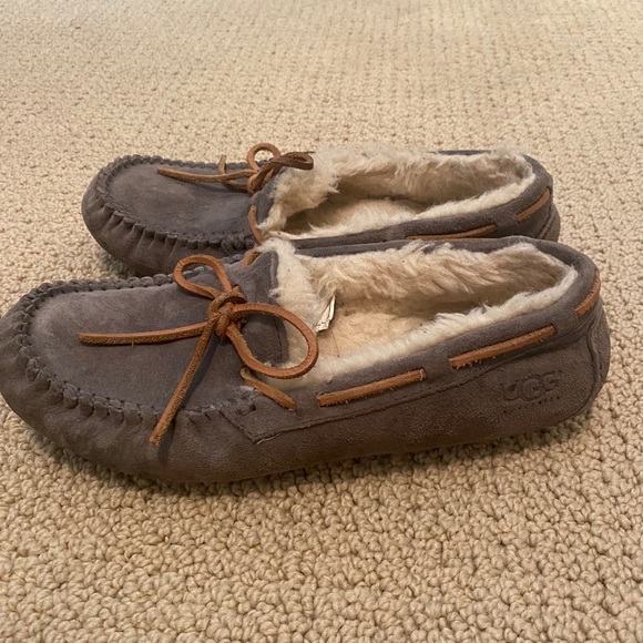 Super comfy grey moccasins - Picture 2 of 4